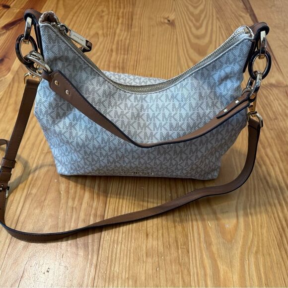 Michael Kors Isabella Convertible Shoulder Bag Purse Over The Shoulder Cream - Picture 2 of 14